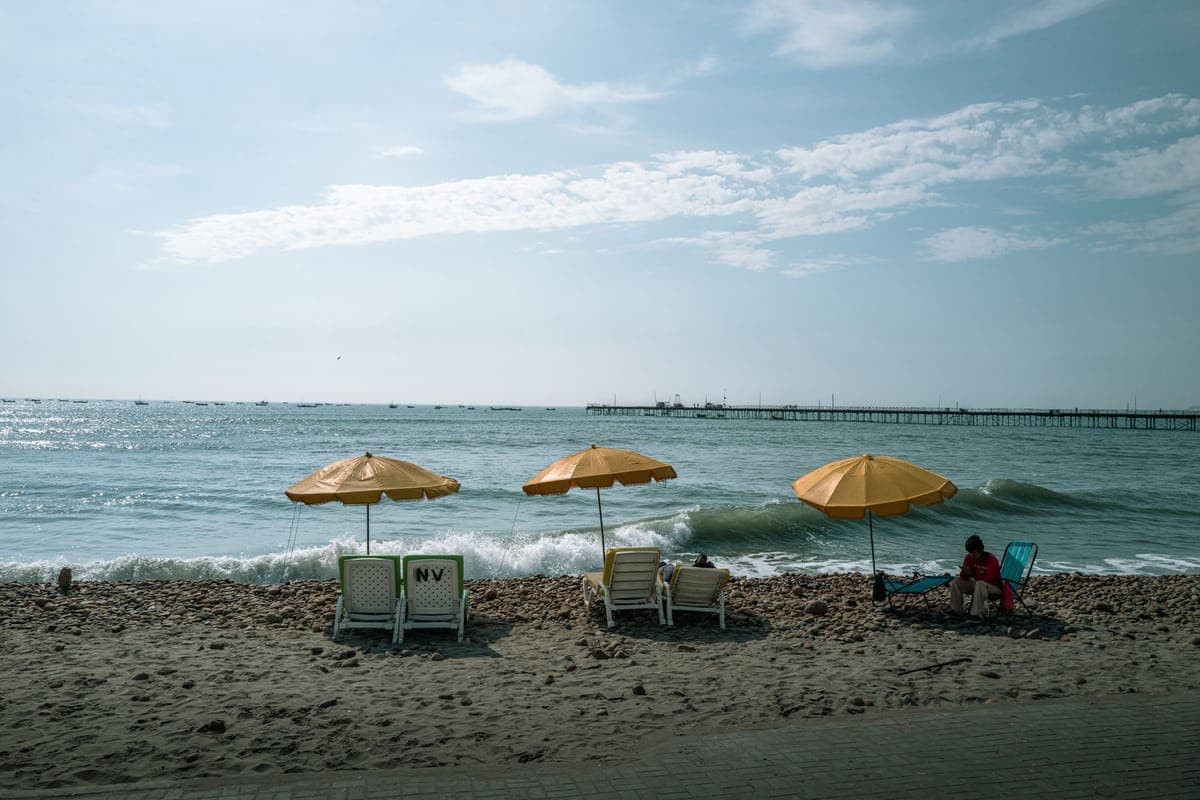 Dune & Shade — Beach day gear